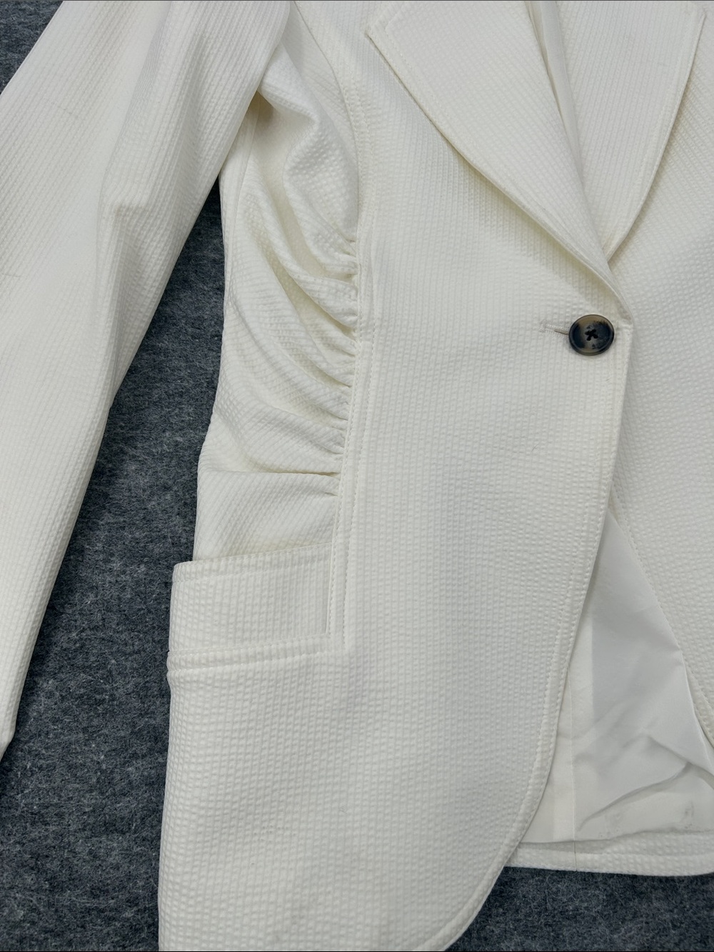 SMYTHE Ruched Blazer in White Seersucker Button Closure Size 6 - Picture 7 of 13